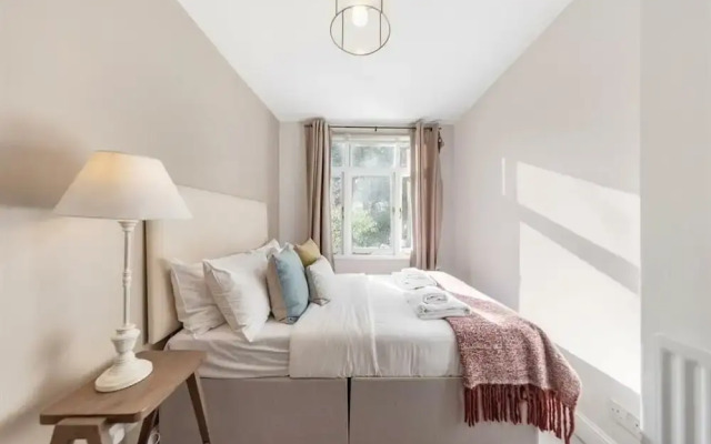 Spacious 3B House in South Kensington