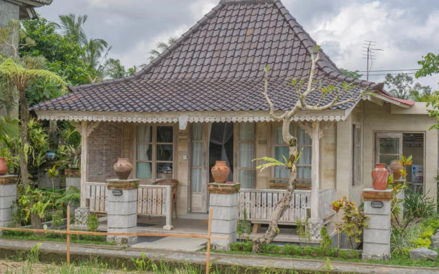 Uma Caming Villas & Gym