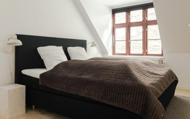 ★Central Apt · Newly Renovated · Shopping Street★