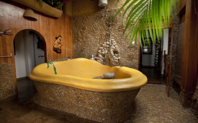 Penthouse on the Rocks