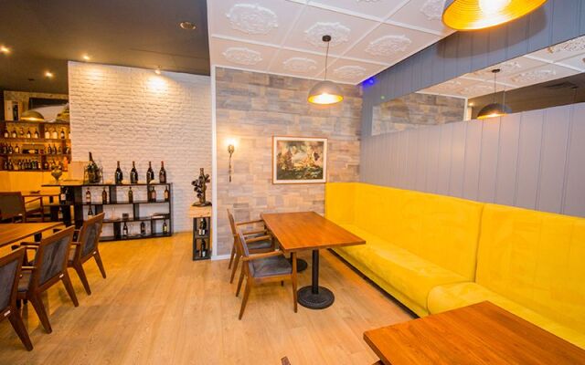 F And M Hotel Tirana