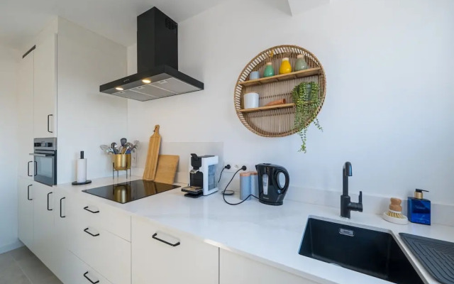 Apartment With Hinterland Views