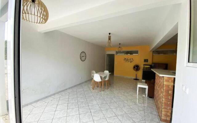 Charmant appartement avec piscine