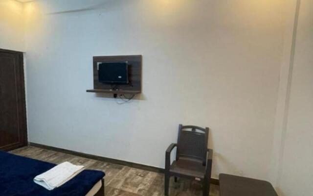 SPOT ON 80928 Ak Residency