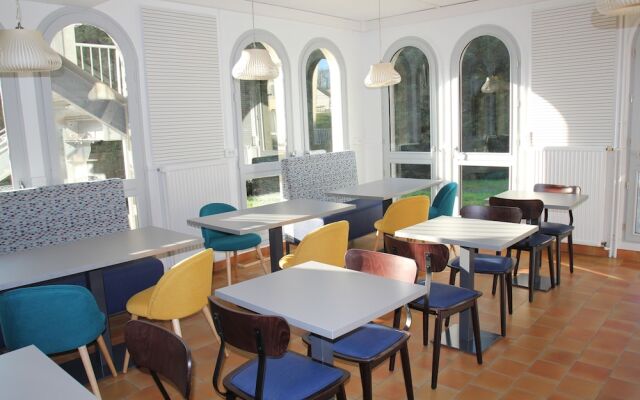 Auberge de Jeunesse Orléans Centre Ville - Hostel