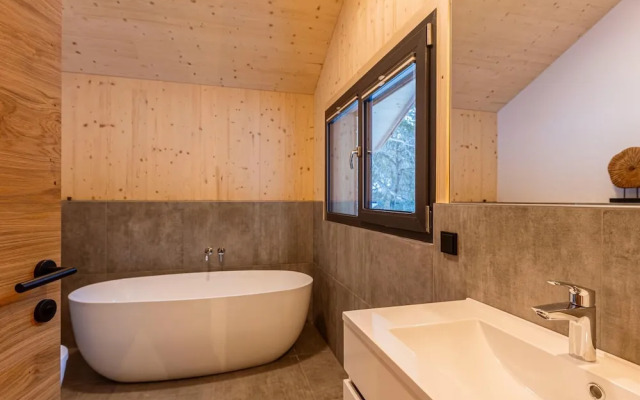 Beautiful Chalet With Balcony