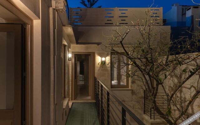 Sutor Chic Manor