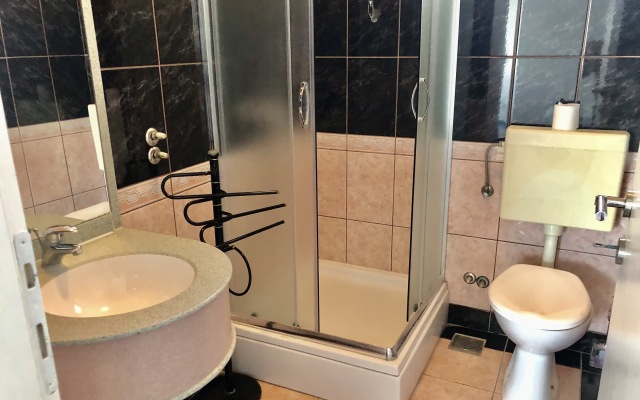 Pool Apartment Mes 4