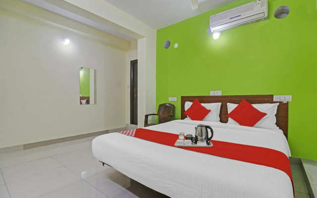 Super OYO 90936 Dk Reddy Square