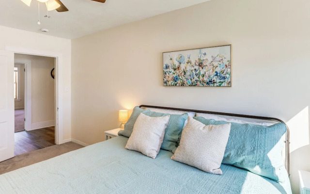 Patio & Mountain Views: Farmhouse in Mancos!