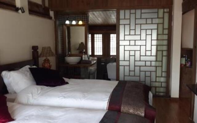Lijiang Xianshe House
