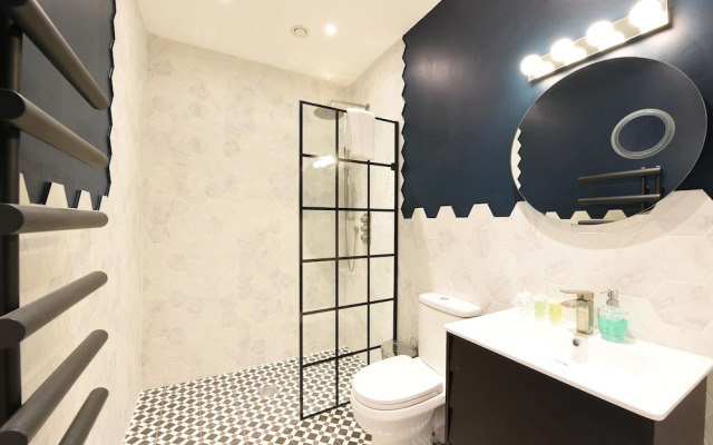 Stylish & Spacious Deluxe Apartments near Victoria Station