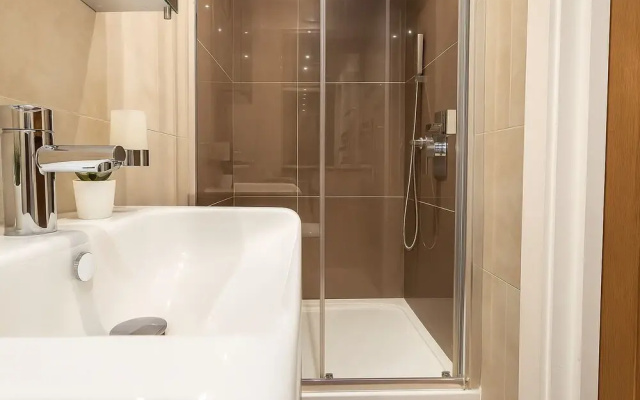 Modern Studio Flat in Hammersmith