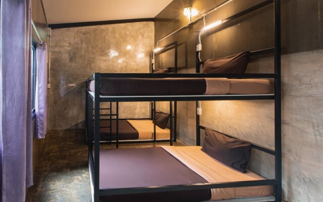 The Alley Hostel & Bistro