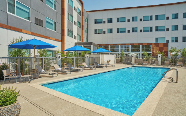 Element Charleston Airport