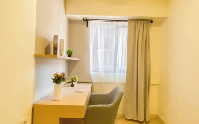 Spacious And Cozy 2Br With Extra Room At Meikarta Apartment