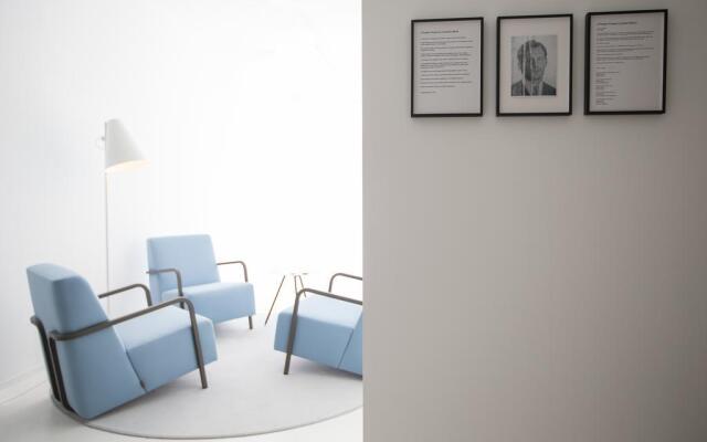 Apartment Wake up in Art