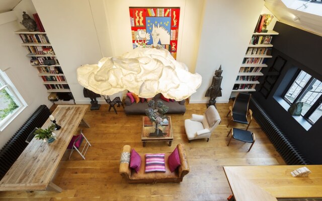 Veeve - The Writer's Mews