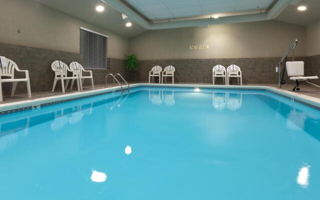 Country Inn & Suites by Radisson, Holland, MI