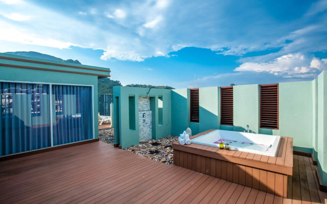 Phi Phi Harbour View Hotel