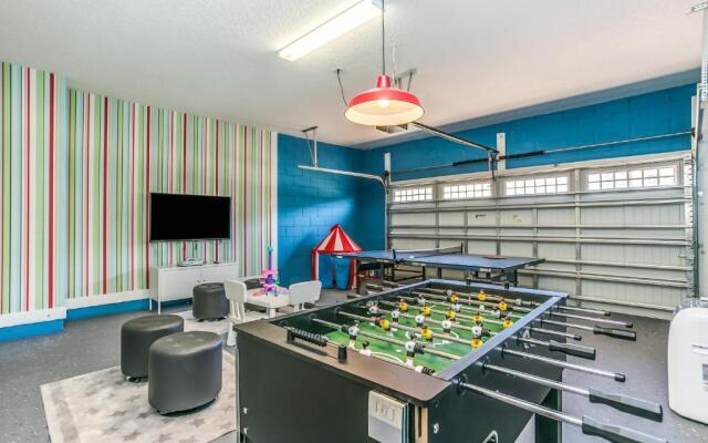 8 Bedroom Vacation Home with Pool 2114