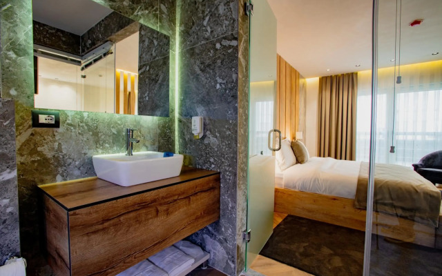 Ador Hotel