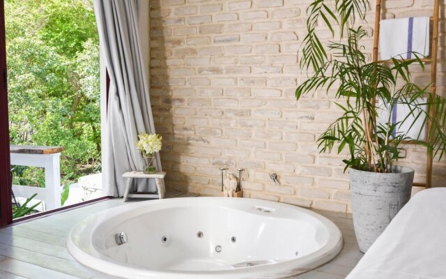 Eili Suites