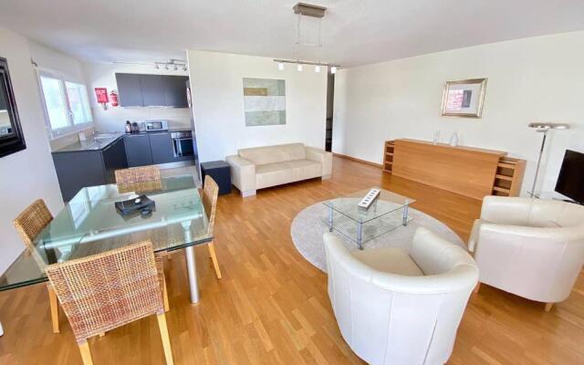 Modern, bright and spacious 3 bedrooms 2 bathrooms