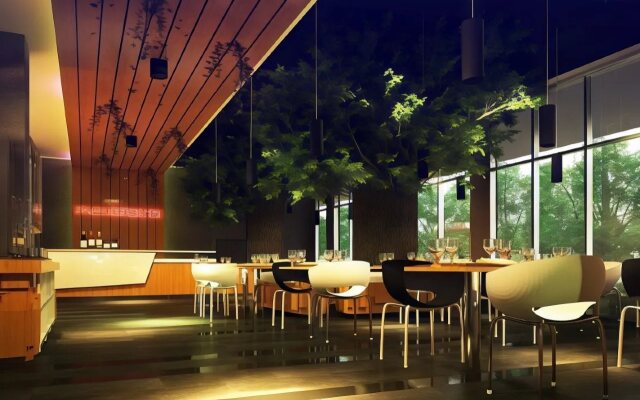 Ascent Hotel and Cafe