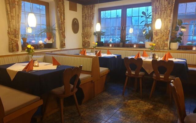 Hotel-Gasthof zum Schwan - Guest House