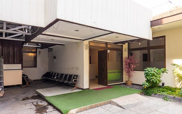 Bantal Guling Asia Afrika by RedDoorz