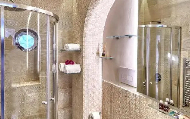 Roberhouse Tragara 37