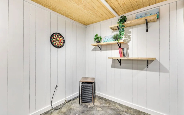 Serene Bella Vista Getaway Near Trails!