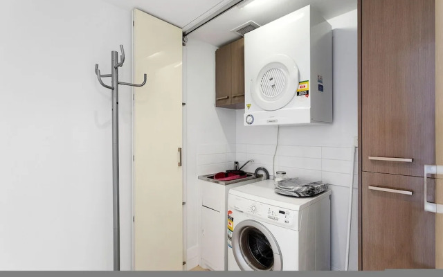 1bdr Parking on Beaufort Street