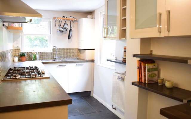 2 Bedroom Flat In East London