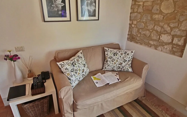 Belvilla by OYO Modern Luxury Apartment With Pool