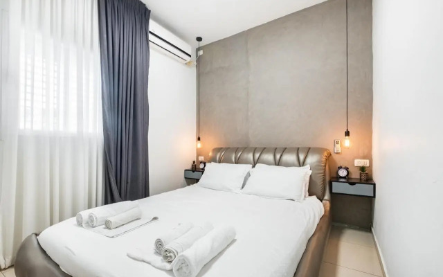 Premium 1BD apartment near the beach W/Balcony
