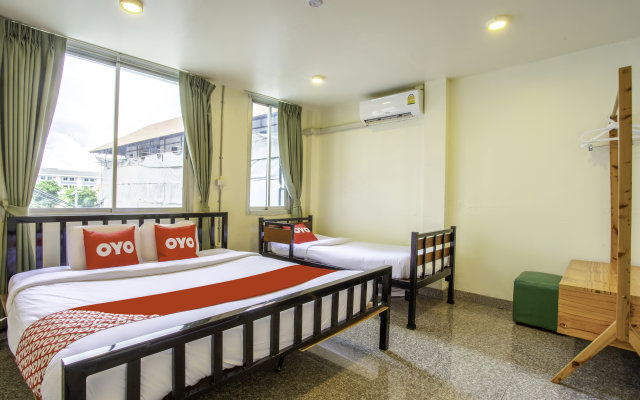 OYO 928 Leaf Hostel