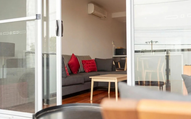 Modern 2 Bedroom Apartment In Brunswick