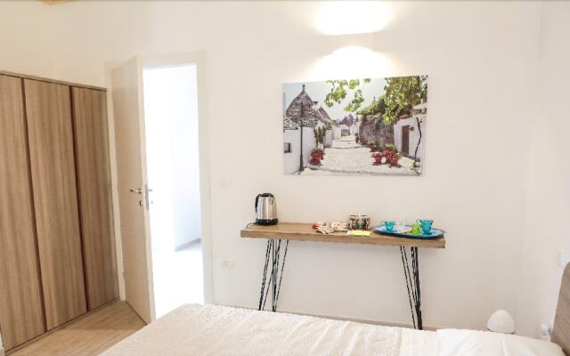 Ailanthus Holiday Suites
