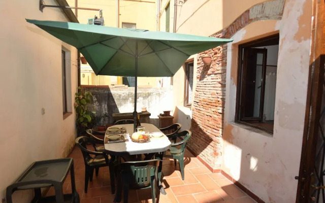 Lucca Central Garden Cottage