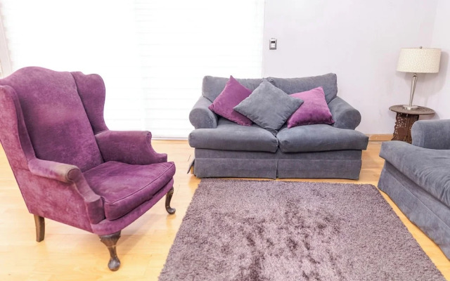 New Cozy San Pedro Home Patio Work Area