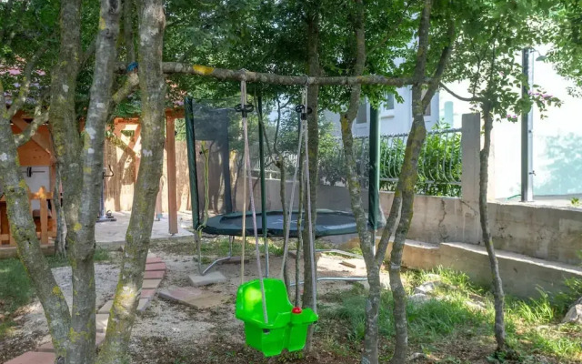 Sunny Escape Holiday Home Dicmo With Pool and Gym