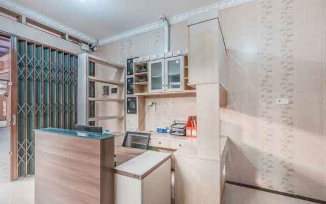 Oyo Life 1471 Himka Kost