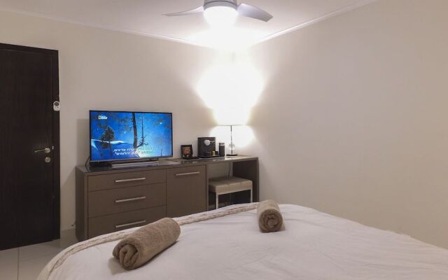 Luxury Suite By The Pool