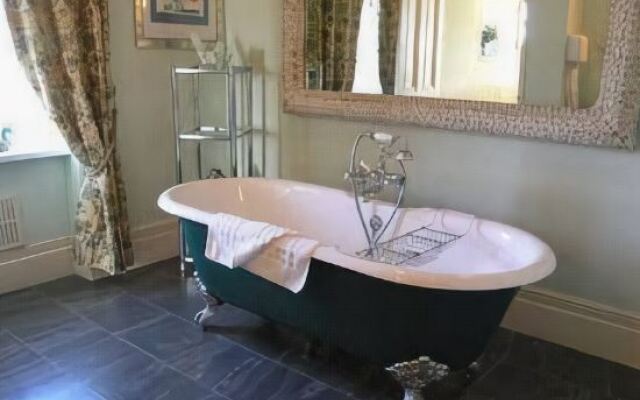 Woodlands Country House