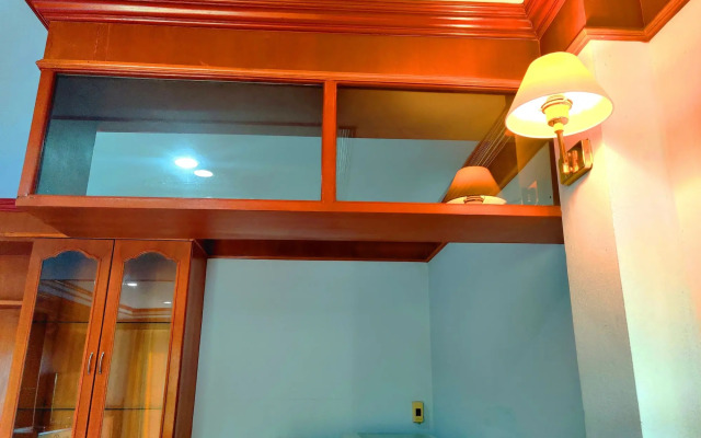 Thong Paeka Hotel