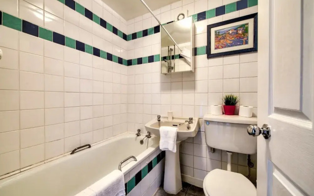 Light 2-bed West End Apt Overlooking Kelvingrove Museum