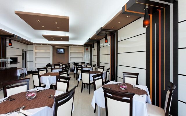 Hotel Vemara Club