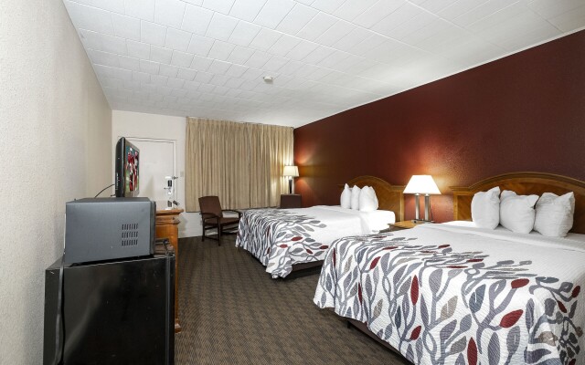 Red Roof Inn & Suites Hazleton